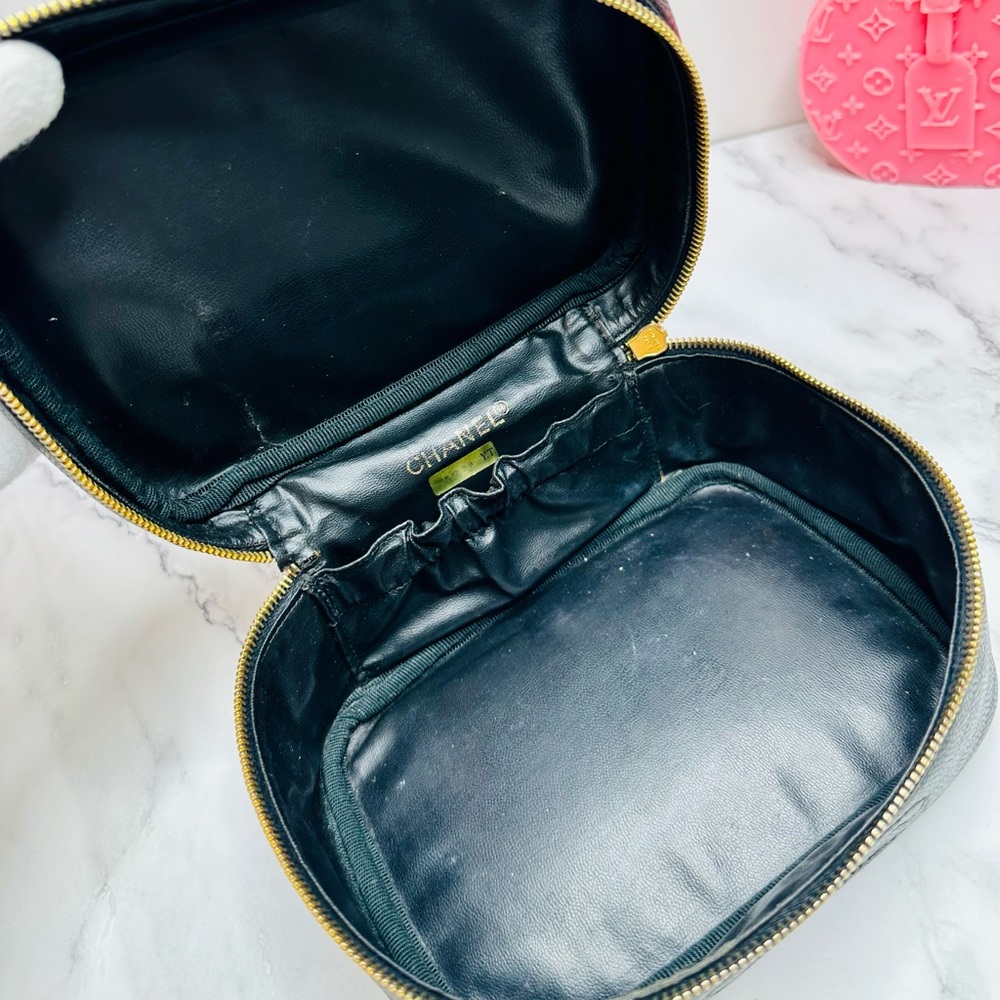 EUC Vintage CHANEL Black Caviar Leather CC Vanity Case Bag - Picture 13 of 16